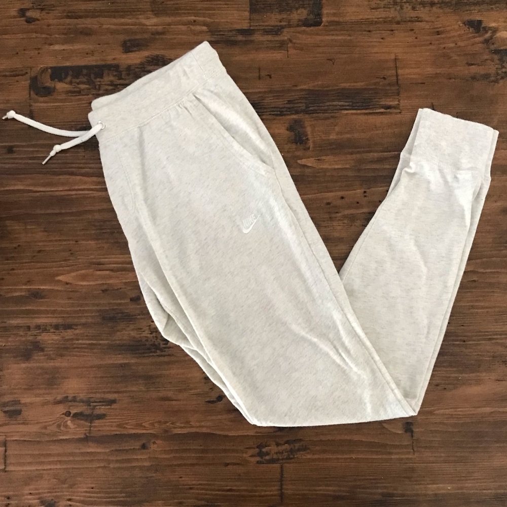 Nike Sweatpants in A Light Gray | Comfy